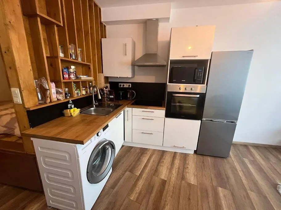 Design Studio Perfectly Located - Eu Madou - Park Apartment Brussels Belgium